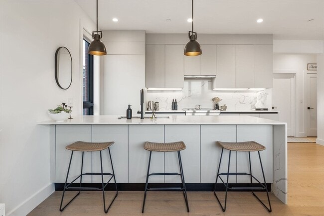 Building Photo - 75 W Broadway