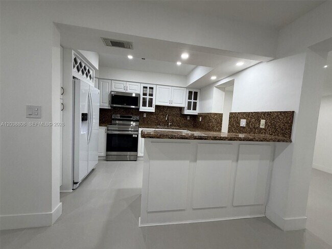 Building Photo - 501 NW 25th Ct