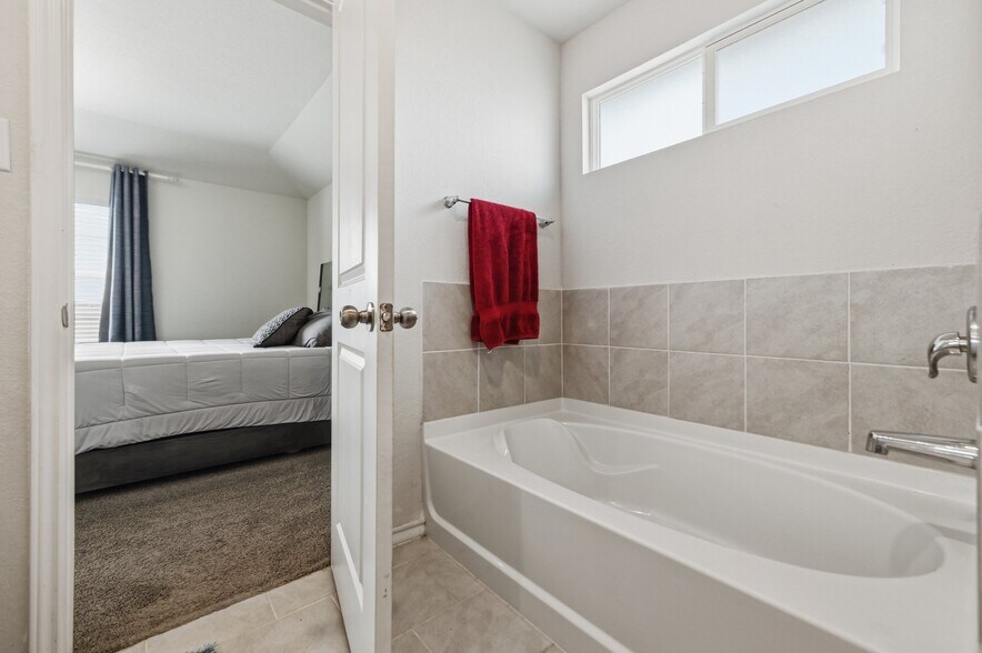 Building Photo - 13106 Minuet Sway