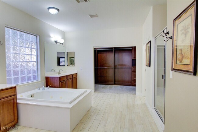 Building Photo - 8925 Monte Oro Dr