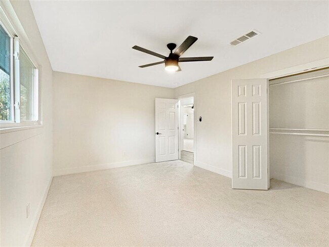 Building Photo - 5034 Oak Shadows Dr