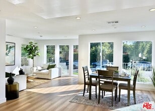 Building Photo - 3031 Vineyard Ave