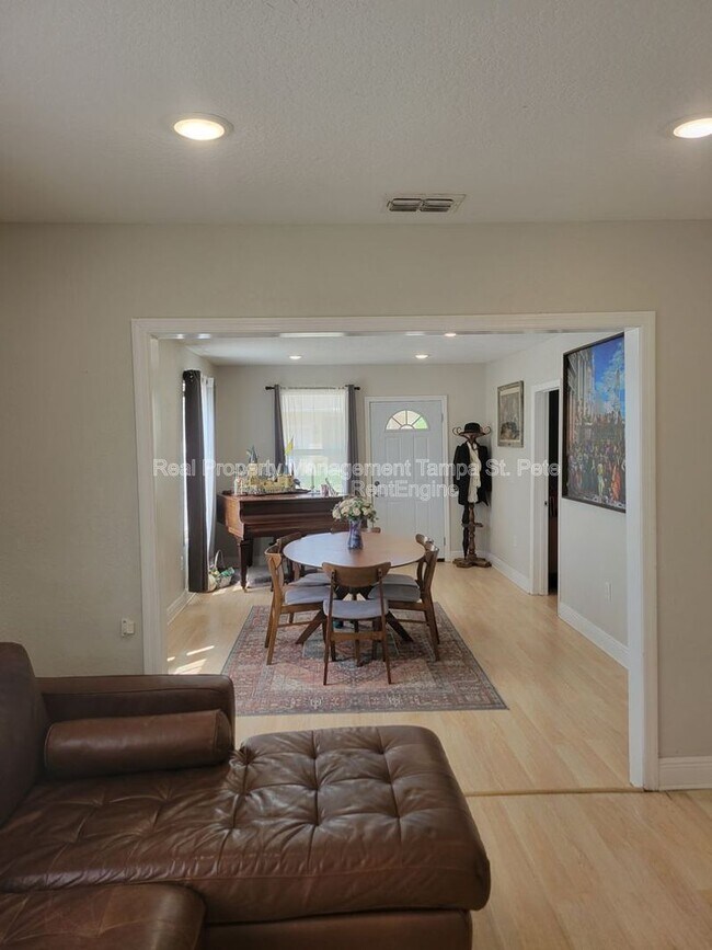 Building Photo - 1711 E New Orleans Ave