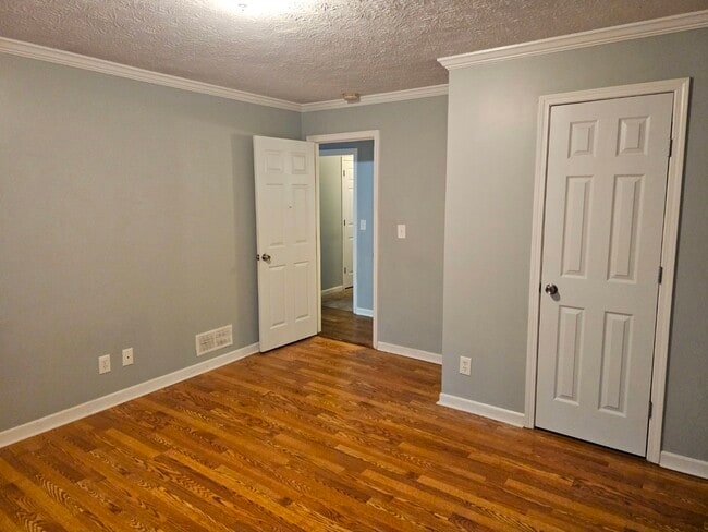 Building Photo - 270 Huckleberry Ln