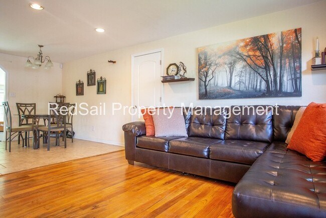 Building Photo - Carybrook Rancher!