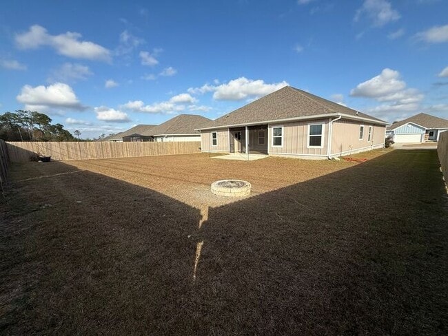 Building Photo - Pensacola - Kaheeley Ridge - 4 bedroom, 3 bathroom - lawn care included