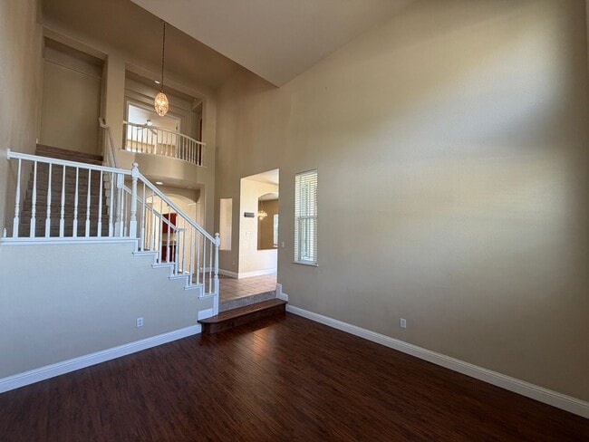 Building Photo - Large Home on Corner Lot