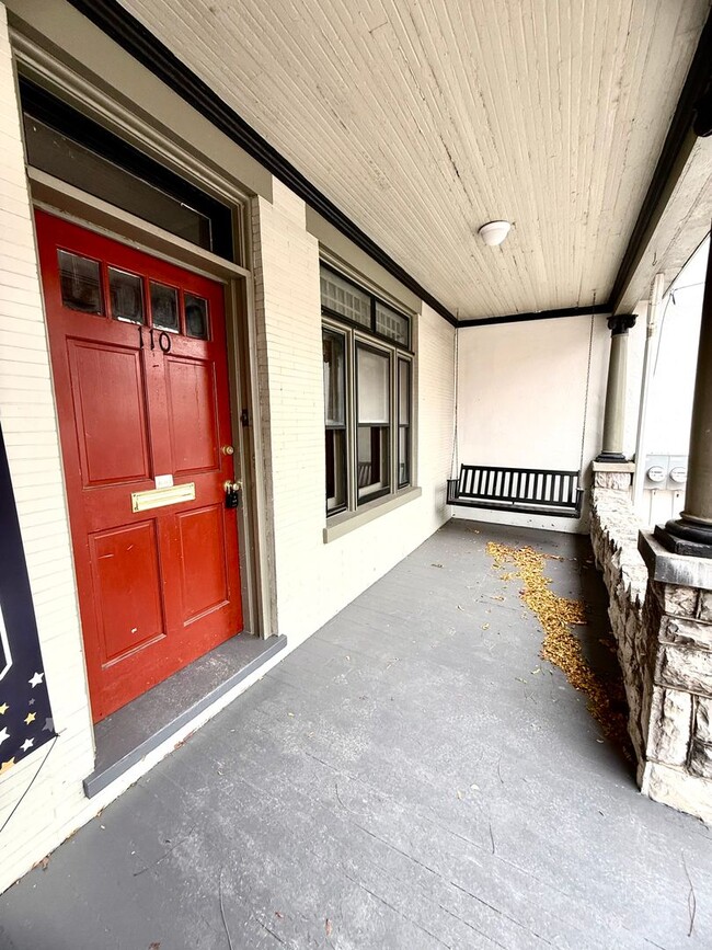 Building Photo - Charming & Spacious Historic 5-Bedroom Home for Rent in Carlisle, PA