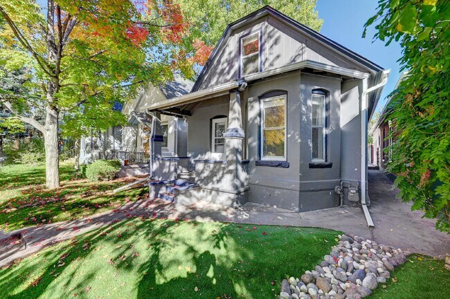 Building Photo - $2,995.95- 3 Bed, 2 Bath Home in Highlands Ranch with In Unit Laundry!