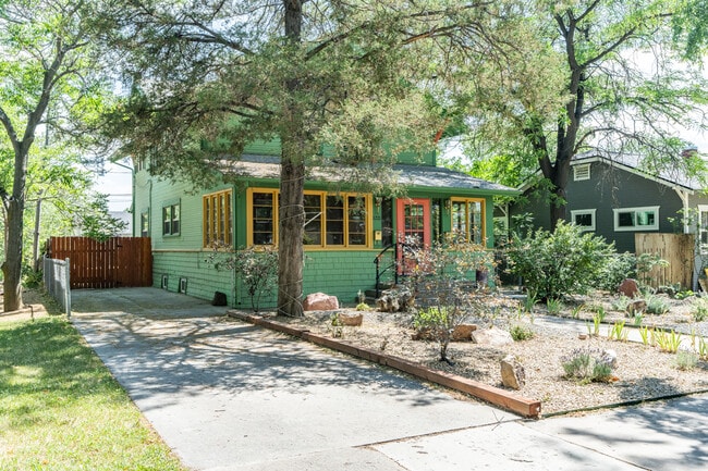 Primary Photo - 1221 Main St