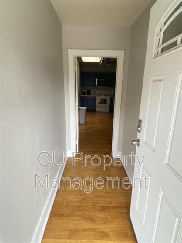 Building Photo - 415 N Neil St