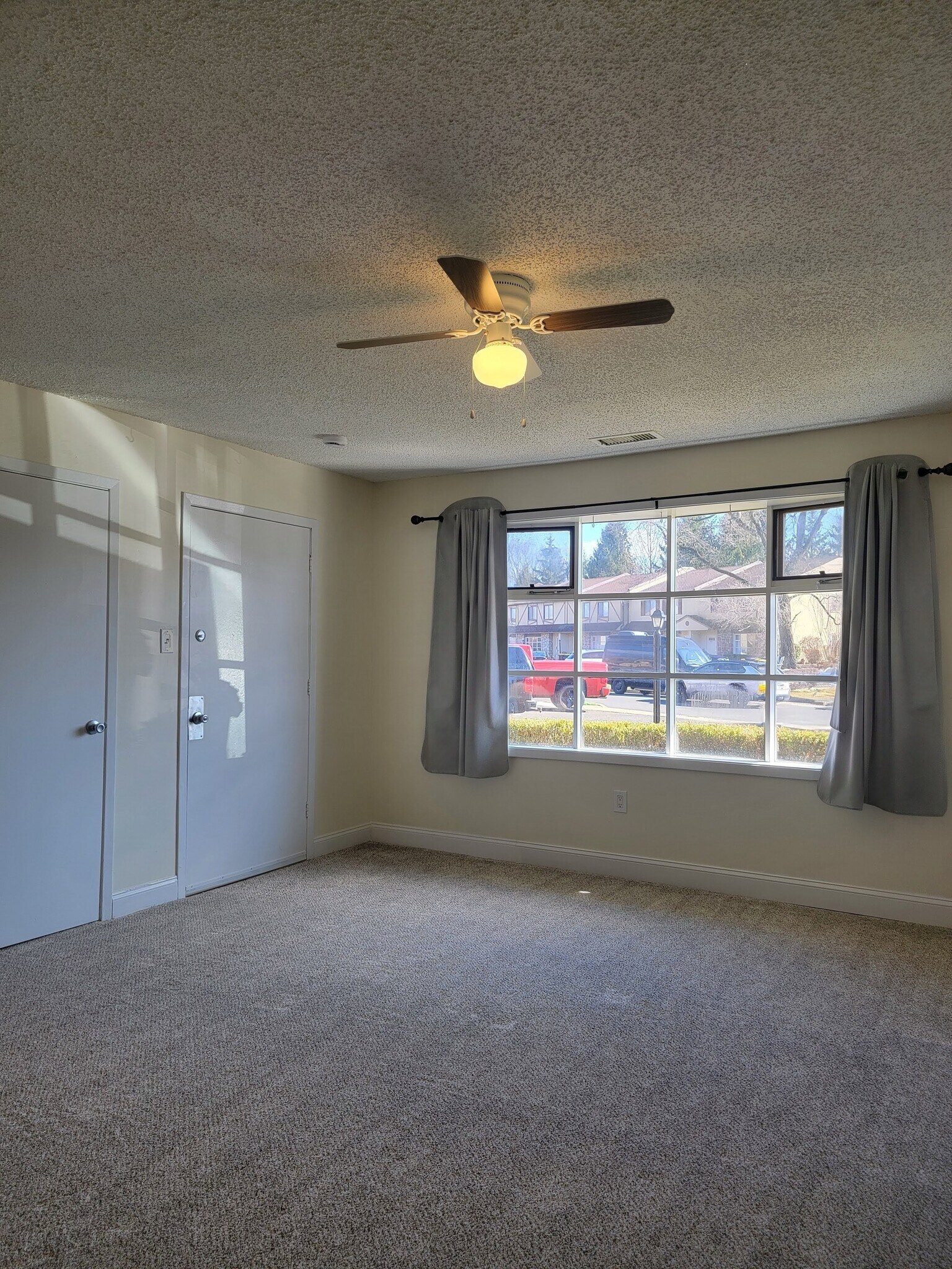 Building Photo - 2047 Jason Dr