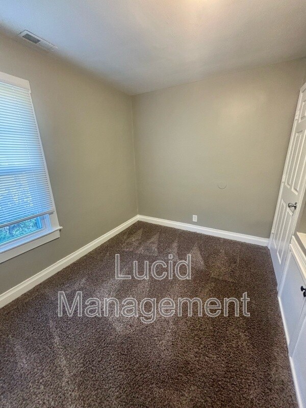 Building Photo - 615 Dresden Ave