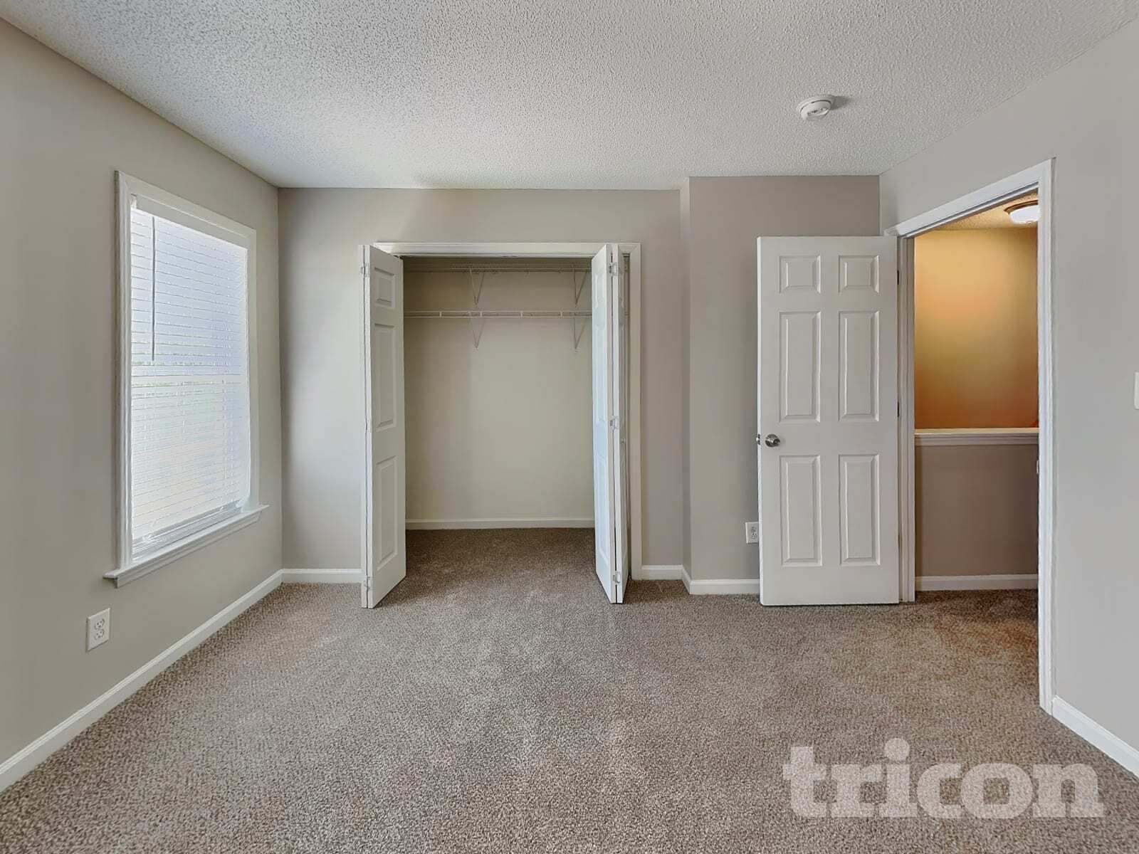 Building Photo - 4409 Woodlawn Dr