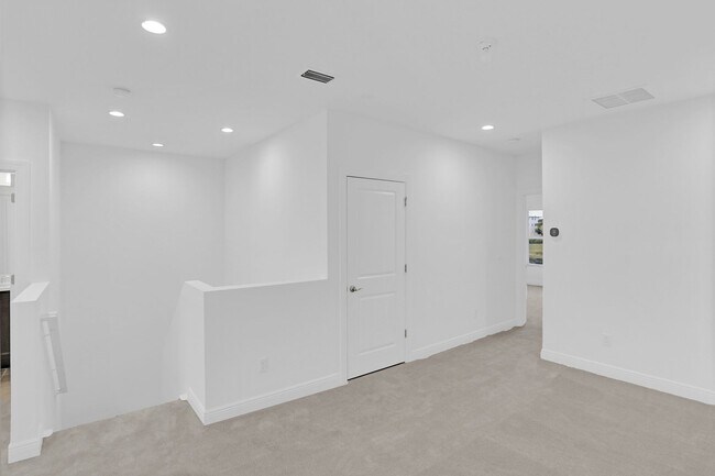 Building Photo - 585 Sanderling Cir