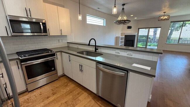 Building Photo - Video! Beautiful new large four bedroom ho...