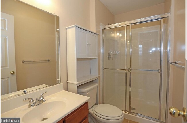 Owner's Bathroom - 639 Possum Trot Way