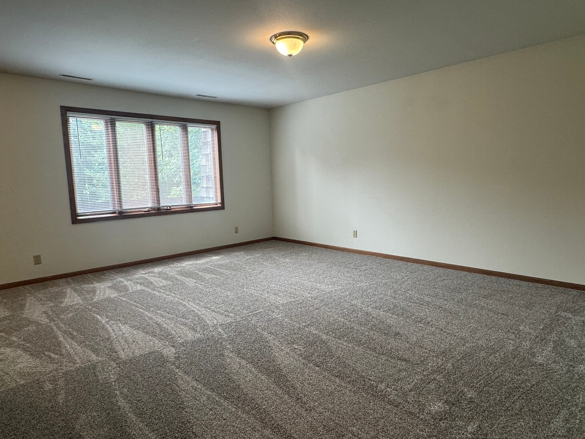 Building Photo - 3009 Grove Ave