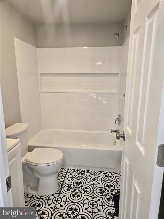 Building Photo - 580 Walnut St