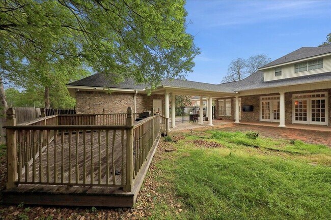 Building Photo - 4 Twin Cir Dr