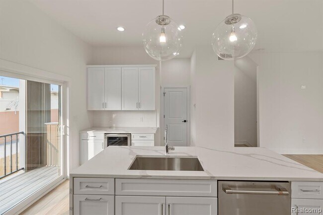 Building Photo - 2037 11th St