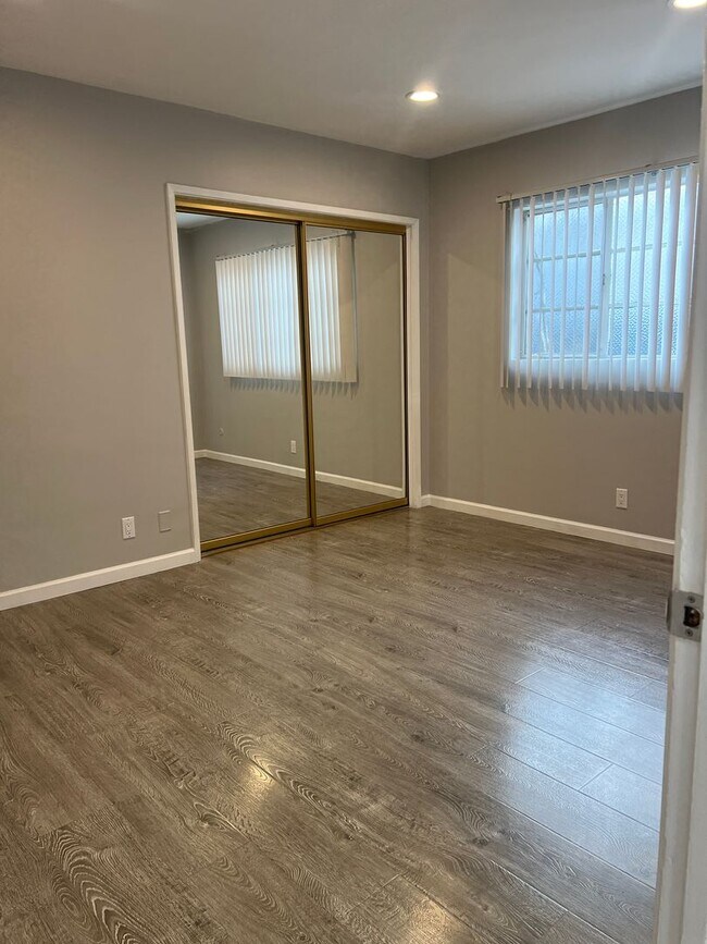 Building Photo - 1162 Raymond Ave