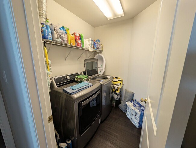 Building Photo - END UNIT STUNNER!