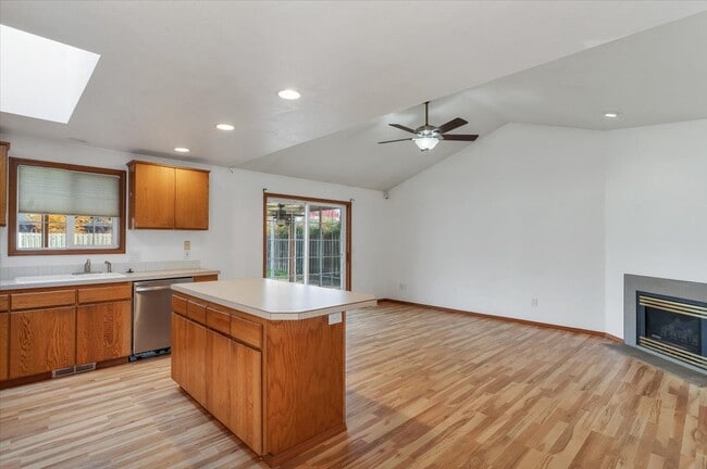 Building Photo - 3133 19th Ave SE