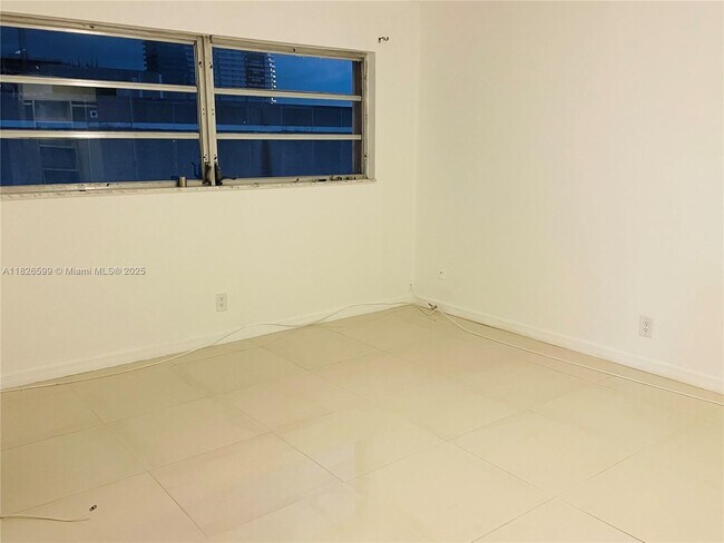 Building Photo - 180 NE 12th Ave