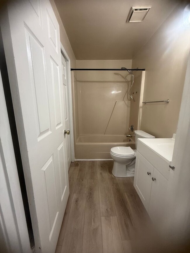 Building Photo - ASHLEY WOODS