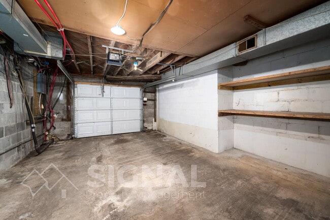 Building Photo - 1156 Skyline Dr
