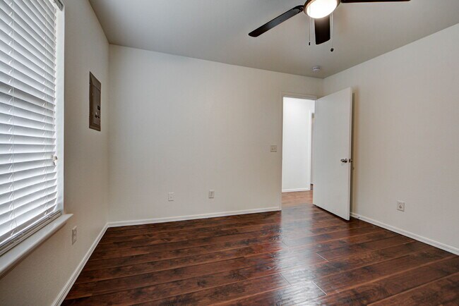Building Photo - 109 E Hayes St