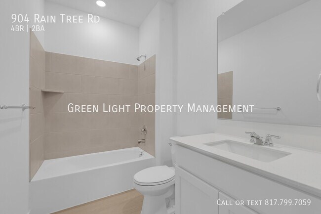 Building Photo - 904 Raintree Rd