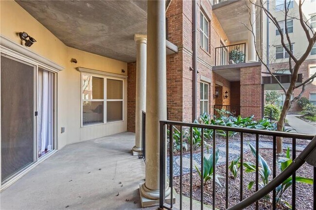 Building Photo - 200 River Vista Drive