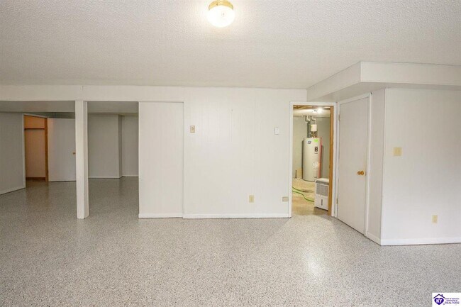 Building Photo - 237 Stratmoor Dr