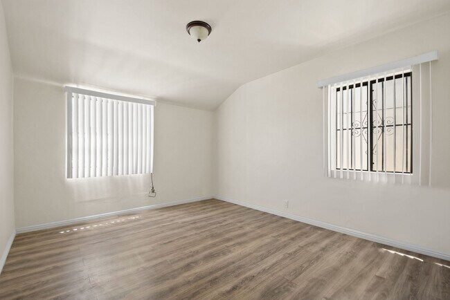 Building Photo - Newly Re-Modeled 3B | 1B home located in Prime Gardena!
