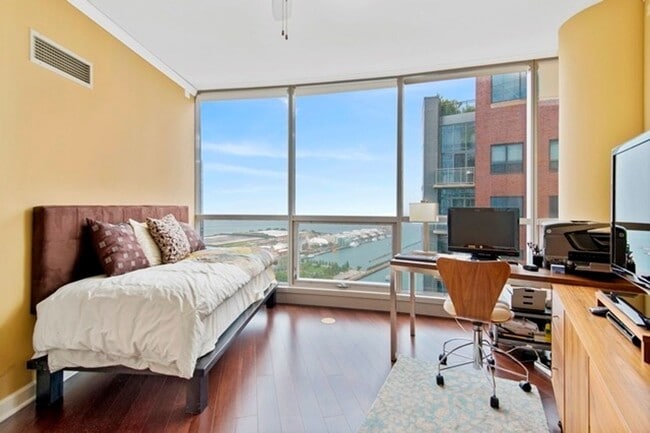 Building Photo - Stunning 3b3b Condo Unit in Highly Desired Lake Shore East