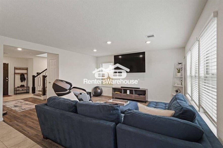 Building Photo - 4826 Hickory Deer Ln