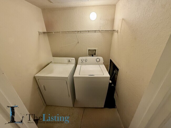 Building Photo - 402 S Armenia Ave