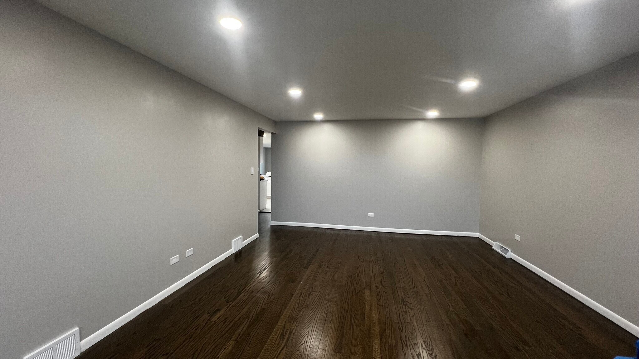 Building Photo - 552 Manistee Ave