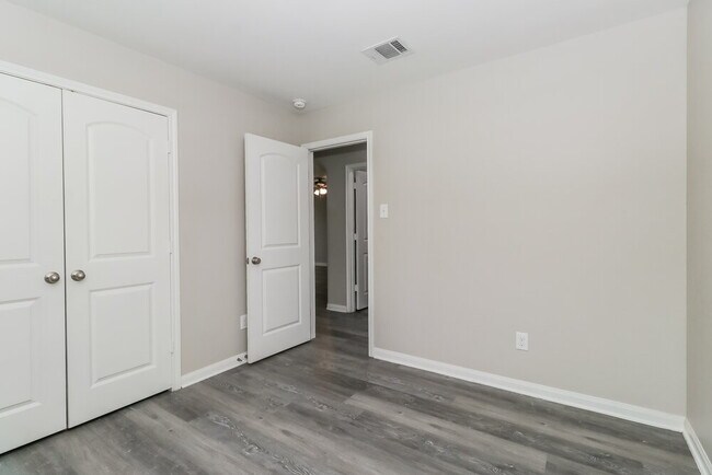 Building Photo - 428 Ruby Ln