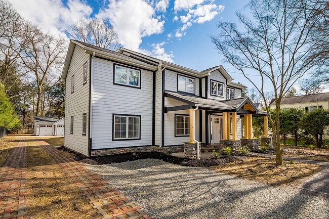 Building Photo - 5 Bed 5 Bath Single Family Home in Edgeworth