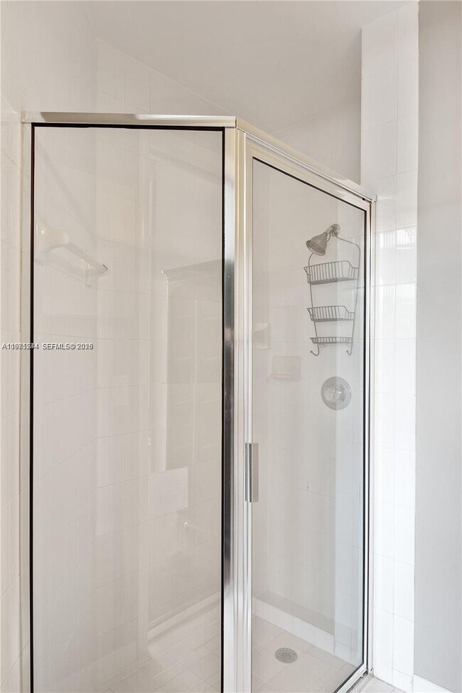 Building Photo - 1884 Classic Dr