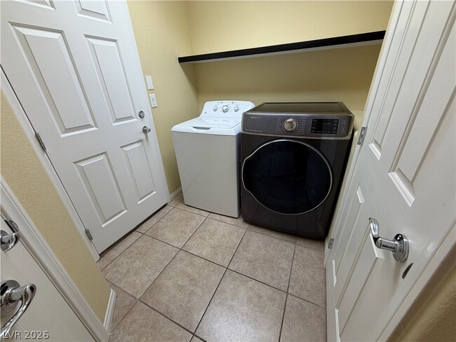 Building Photo - 6014 Pirates Delight Ave