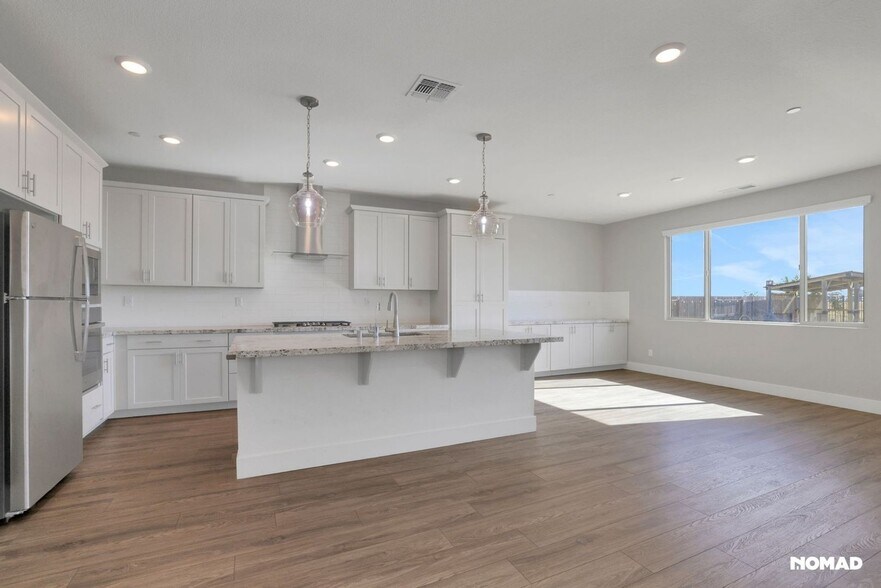 Building Photo - 12925 Knightsbrook Ave