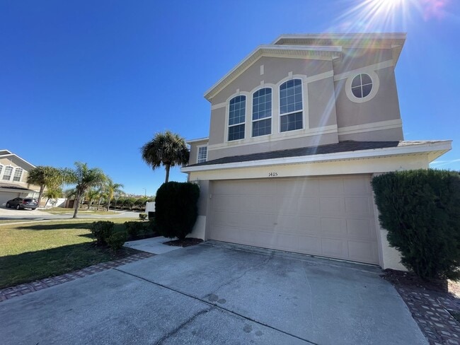 Building Photo - Amazing Large 4/2 Pool Home in Orlando
