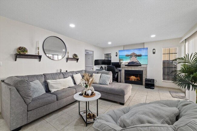 Building Photo - 8724 Mallard Reserve Dr