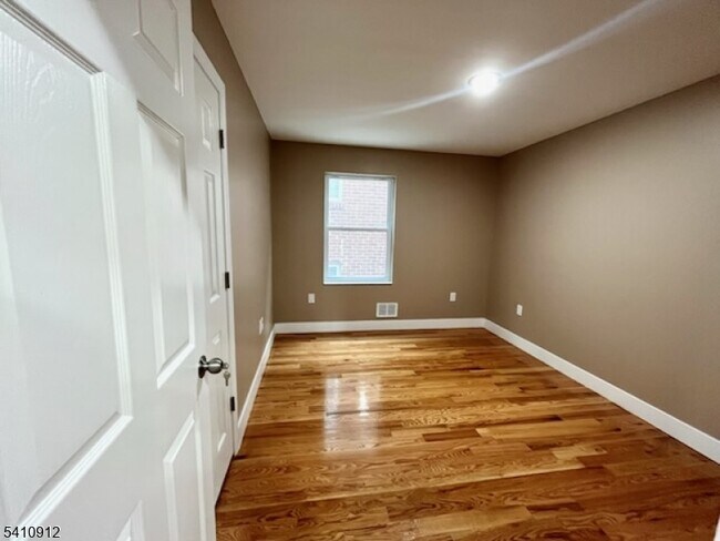 Building Photo - 298 Ridgewood Ave