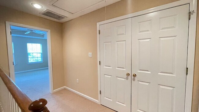 Building Photo - 2 Bedroom, 2.5 Bathrooms Townhome in the Heart of Savannah's Southside