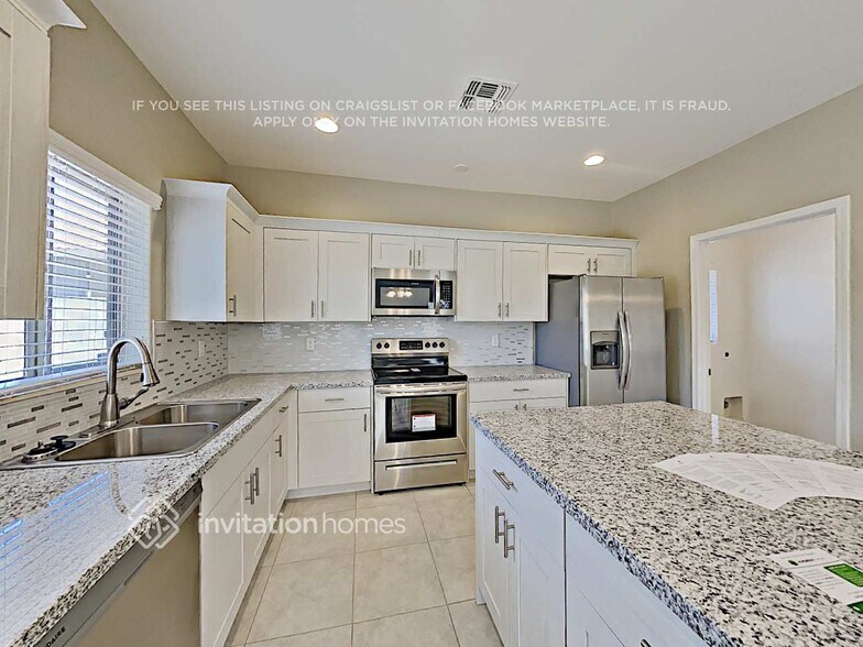 Building Photo - 15312 N 173rd Ln
